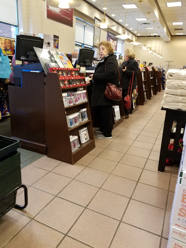 Book Store «Barnes & Noble», reviews and photos, 235 Union St, Waterbury, CT 06706, USA