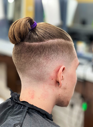 Barber Shop «The Man Barbershop & more», reviews and photos, 2822 S Alafaya Trail #190, Orlando, FL 32828, USA