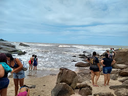 Photo de Praia Das Conchas entouré de montagnes