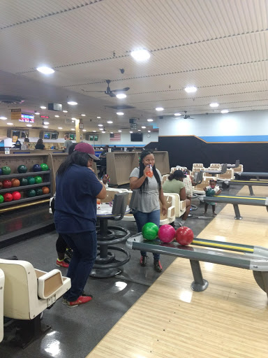 Bowling Alley «Bluebird Lanes», reviews and photos, 3900 W Columbus Ave, Chicago, IL 60652, USA