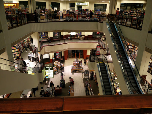 Book Store «Barnes & Noble», reviews and photos, 189 The Grove Dr, Los Angeles, CA 90036, USA