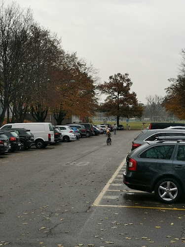 Rezensionen über Parkplatz Saalsporthalle in Zürich - Parkhaus