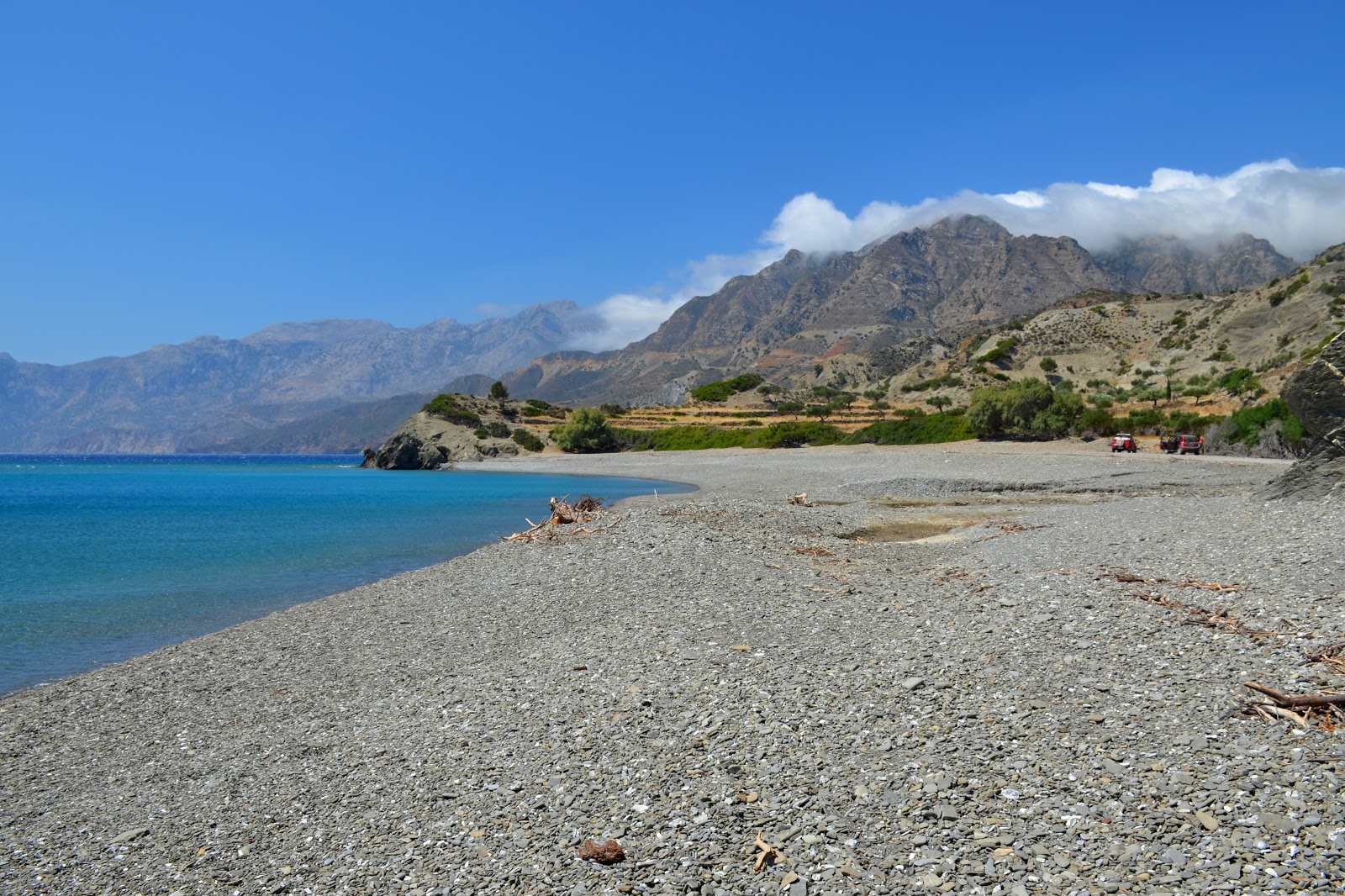 Fotografie cu Agnotia beach cu o suprafață de apa pură turcoaz