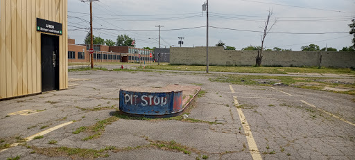 Truck Rental Agency «U-Haul Moving & Storage», reviews and photos, 1400 Genesee St, Buffalo, NY 14211, USA