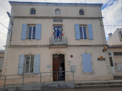 Mairie - Agence Postale - Ecole primaire à Mas-Saintes-Puelles