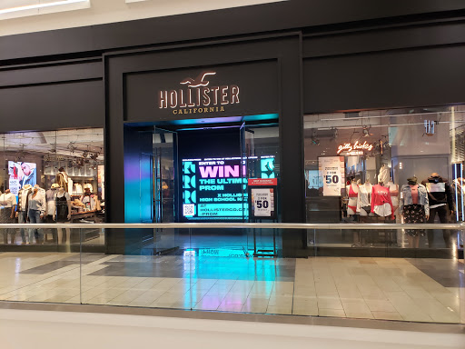 Clothing Store «Hollister Co.», reviews and photos, 282 Garden State Plaza Blvd, Paramus, NJ 07652, USA