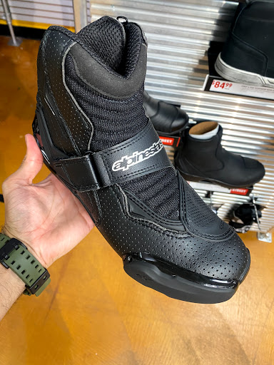 Motorcycle Parts Store «Cycle Gear», reviews and photos, 1765 NE 163rd St, North Miami Beach, FL 33162, USA