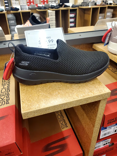 Shoe Store «DSW Designer Shoe Warehouse», reviews and photos, 1650 Airport Blvd #350, Pensacola, FL 32504, USA