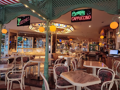 Café de París - Av. de Cristobal Colón, 2, 38400 Puerto de la Cruz, Santa Cruz de Tenerife, Spain