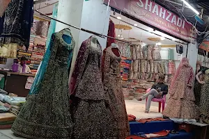 Bangladeshi shopping street image