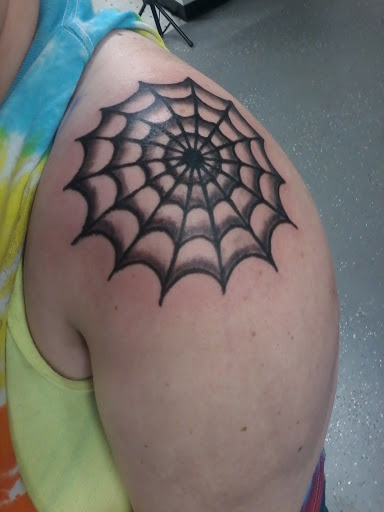 Tattoo Shop «Mystic Addiction Tattoos», reviews and photos, 818 N Kansas Ave, Topeka, KS 66608, USA