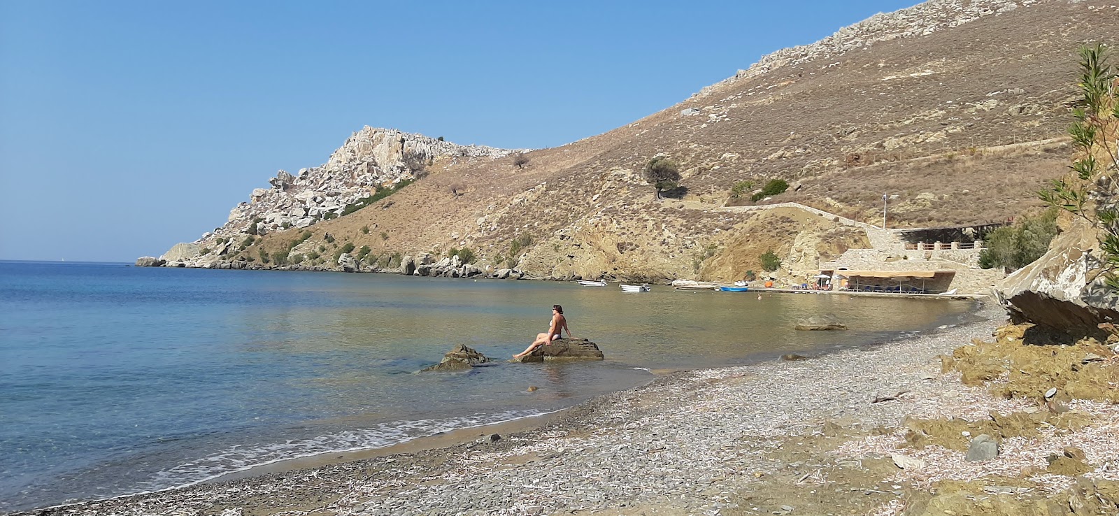 Φωτογραφία του Παραλία Τολί με μια ευρύχωρη ακτογραμμή