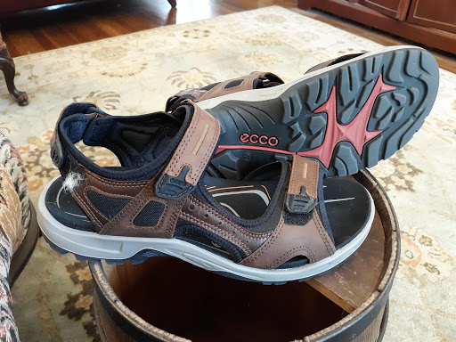 Shoe Store «The Walking Company - Country Club Plaza», reviews and photos, 308 W 47th St, Kansas City, MO 64112, USA