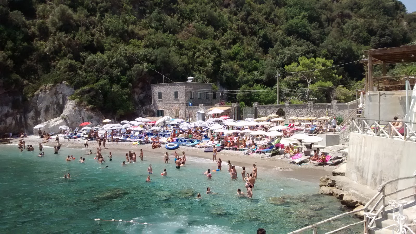 Φωτογραφία του Spiaggia di Recommone με επίπεδο καθαριότητας εν μέρει καθαρό