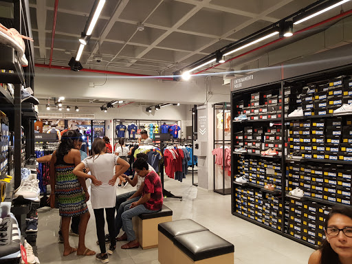 Reebok stores Lima