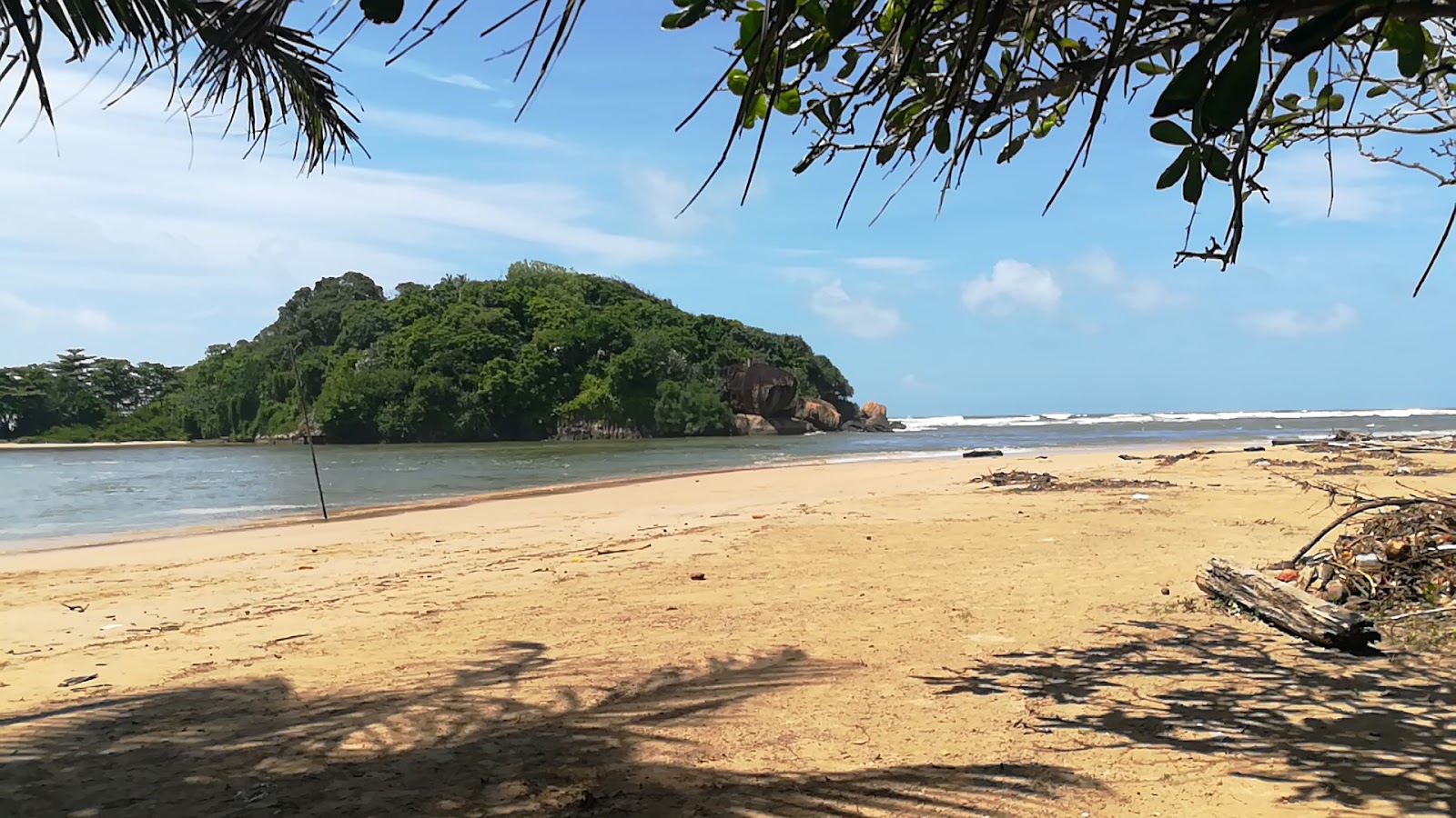Moragalla Beach photo #7