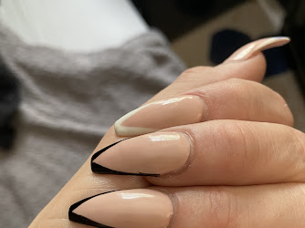 LVi Nails