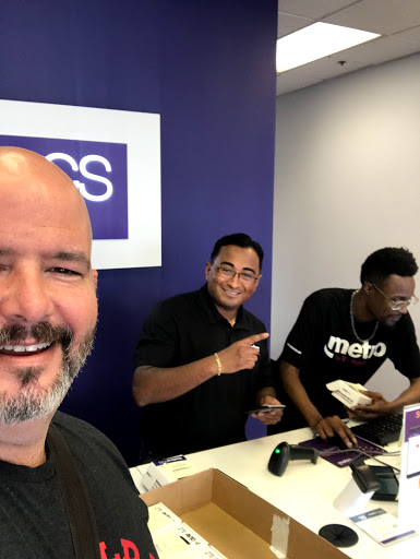 Cell Phone Store «MetroPCS Authorized Dealer», reviews and photos, 1516 Woodlane Dr, Woodbury, MN 55125, USA