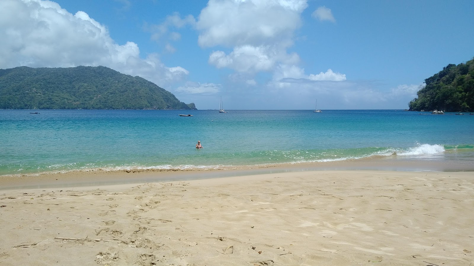 Foto de Pirate's Bay beach com pequena baía