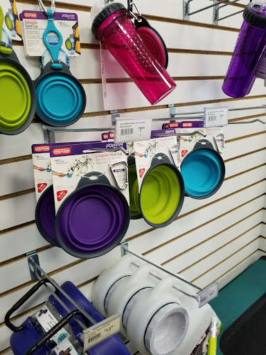 Pet Supply Store «Mounds Pet Food Warehouse», reviews and photos, 8311 University Ave, Middleton, WI 53562, USA