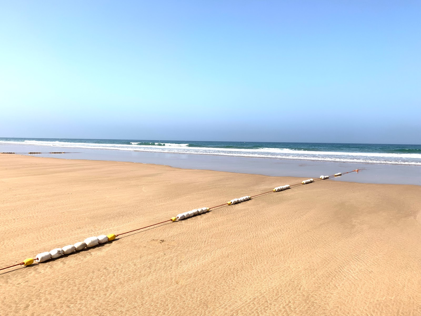 Foto de Playa de Taghazout con agua turquesa superficie