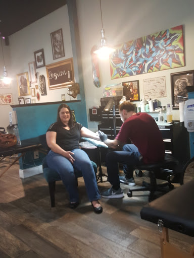 Tattoo Shop «Fallen Sparrow Tattoo Co», reviews and photos, 5049 W Irlo Bronson Memorial Hwy, Kissimmee, FL 34746, USA