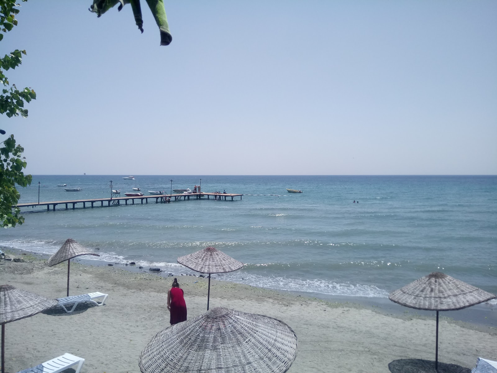 Zdjęcie Ohri beach II z powierzchnią brązowy piasek