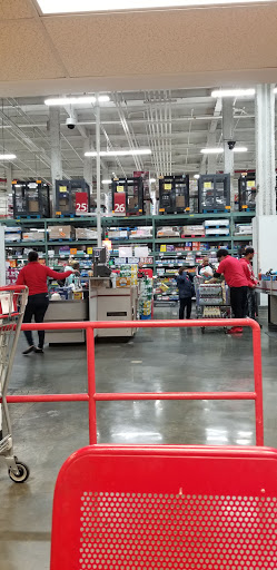 Shopping Mall «Metro Mall-Middle Village», reviews and photos, 6626 Metropolitan Ave, Middle Village, NY 11379, USA