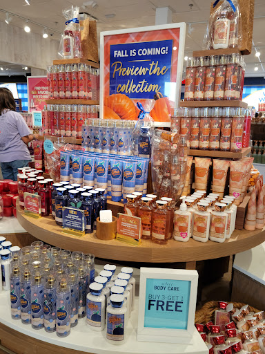 Beauty Supply Store «Bath & Body Works», reviews and photos, 111 Nut Tree Rd, Vacaville, CA 95687, USA