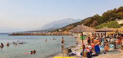 Limananki Kitries beach'in fotoğrafı birden fazla küçük koy ile birlikte