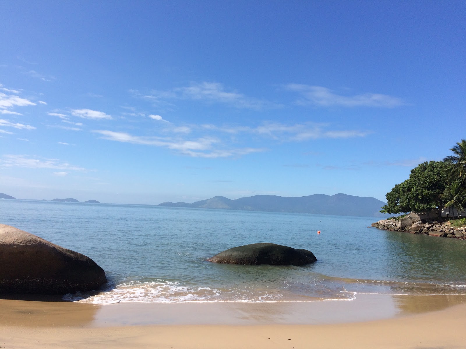 Foto di Praia de Filgueiras sorretto da scogliere