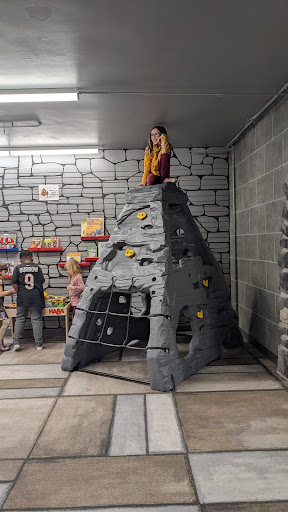 Toy Store «King Arthurs Court Toys», reviews and photos, 3040 Madison Rd, Cincinnati, OH 45209, USA