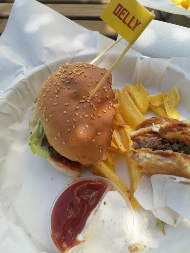 Delly Burger - Bodrum Hamburger - Ev Yapımı Sosisli Sandviç - Izgara Köfte