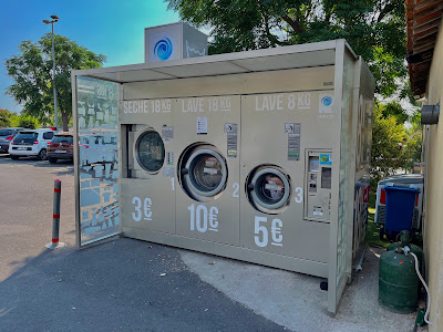 Laverie Revolution laundry à Sérignan
