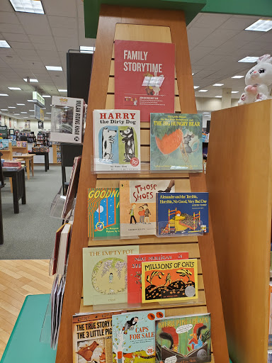 Book Store «Barnes & Noble», reviews and photos, 112 Eisenhower Pkwy, Livingston, NJ 07039, USA