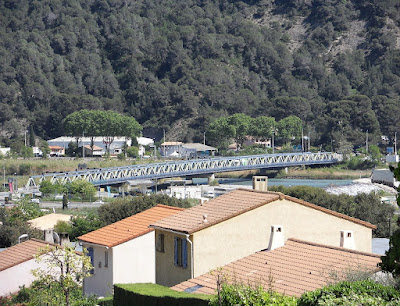 Claude couvreur père et fils spécialisé en toiture et charpente sainte-maxime et ces alentours à Sainte-Maxime
