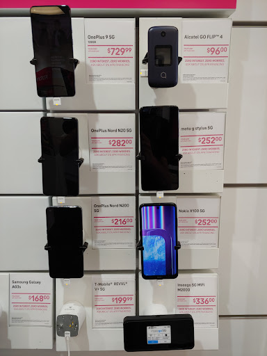 Cell Phone Store «T-Mobile», reviews and photos, 1920 Crest View Dr, Hudson, WI 54016, USA