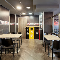 Photos du propriétaire du Restaurant KFC Paris Barbès - n°3