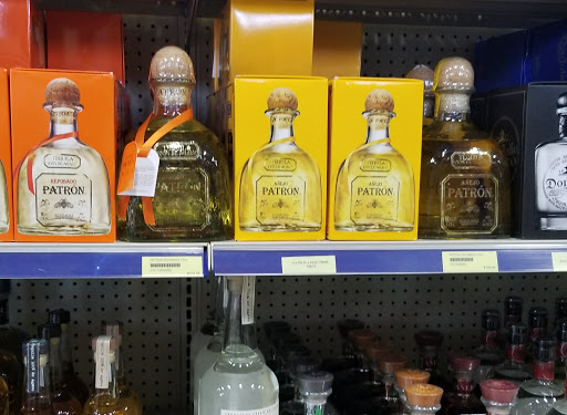 Liquor Store «Hill Town Liquor», reviews and photos, 3610 W Jefferson Blvd #200, Dallas, TX 75211, USA