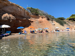 Photo de Paralia Chamolia entouré de montagnes