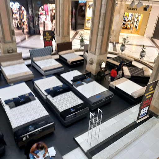 Shopping Mall «Pavilion Shopping Center», reviews and photos, 24055 Chagrin Blvd, Beachwood, OH 44122, USA