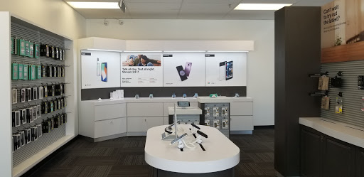 Cell Phone Store «Verizon», reviews and photos, 1857 E Kenilworth Pl, Milwaukee, WI 53202, USA