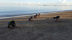 Foto von Sahabat Beach und die siedlung