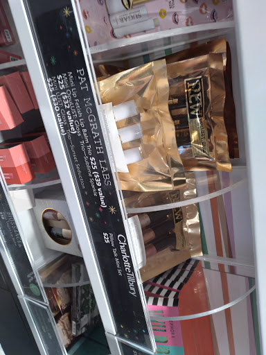 Cosmetics Store «SEPHORA», reviews and photos, 639 E Shaw Ave, Fresno, CA 93710, USA