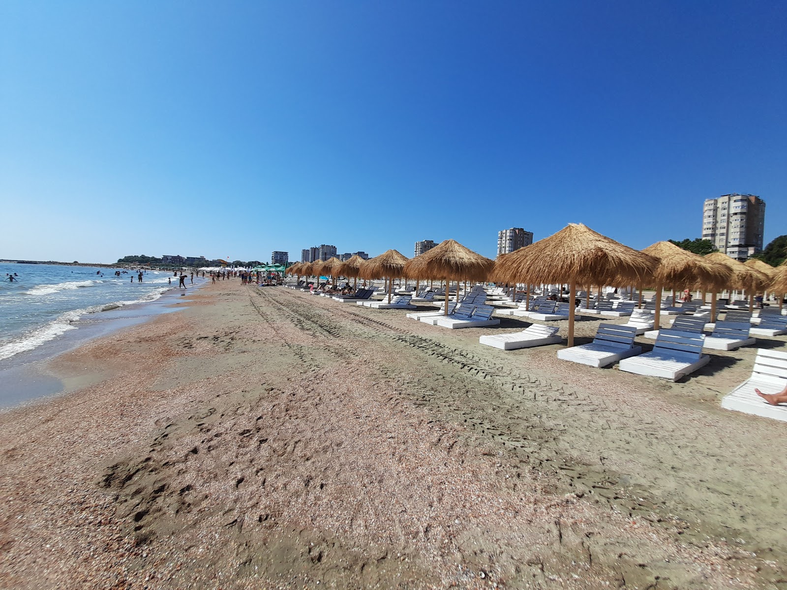 Foto di Mystic beach City con una superficie del sabbia beige
