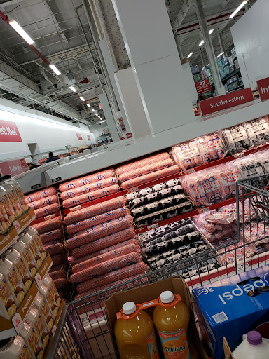 Shopping Mall «Metro Mall-Middle Village», reviews and photos, 6626 Metropolitan Ave, Middle Village, NY 11379, USA