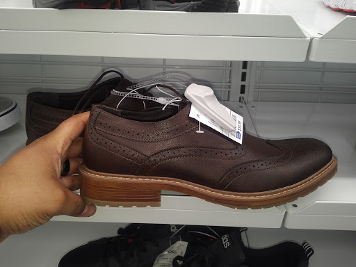 Clothing Store «Ross Dress for Less», reviews and photos, 3024 Wake Forest Rd, Raleigh, NC 27609, USA