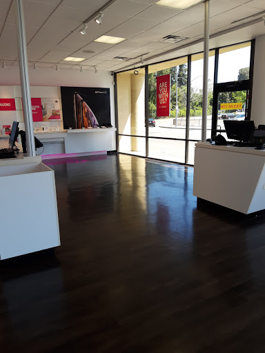 Cell Phone Store «T-Mobile», reviews and photos, 300 Davis St, San Leandro, CA 94577, USA