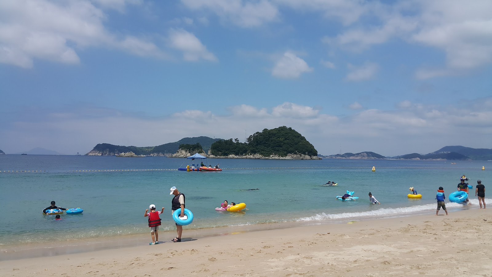 Foto de Bijindo Beach área de servicios