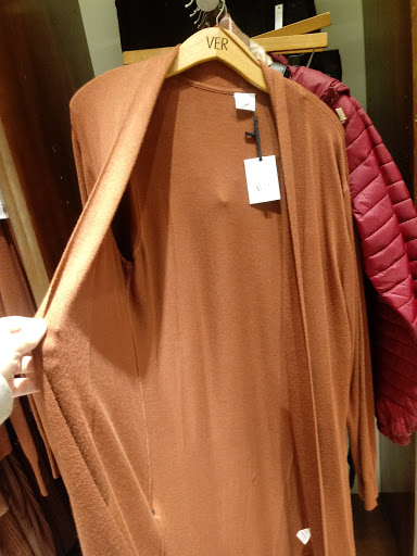 Stores to buy women's vests Cordoba